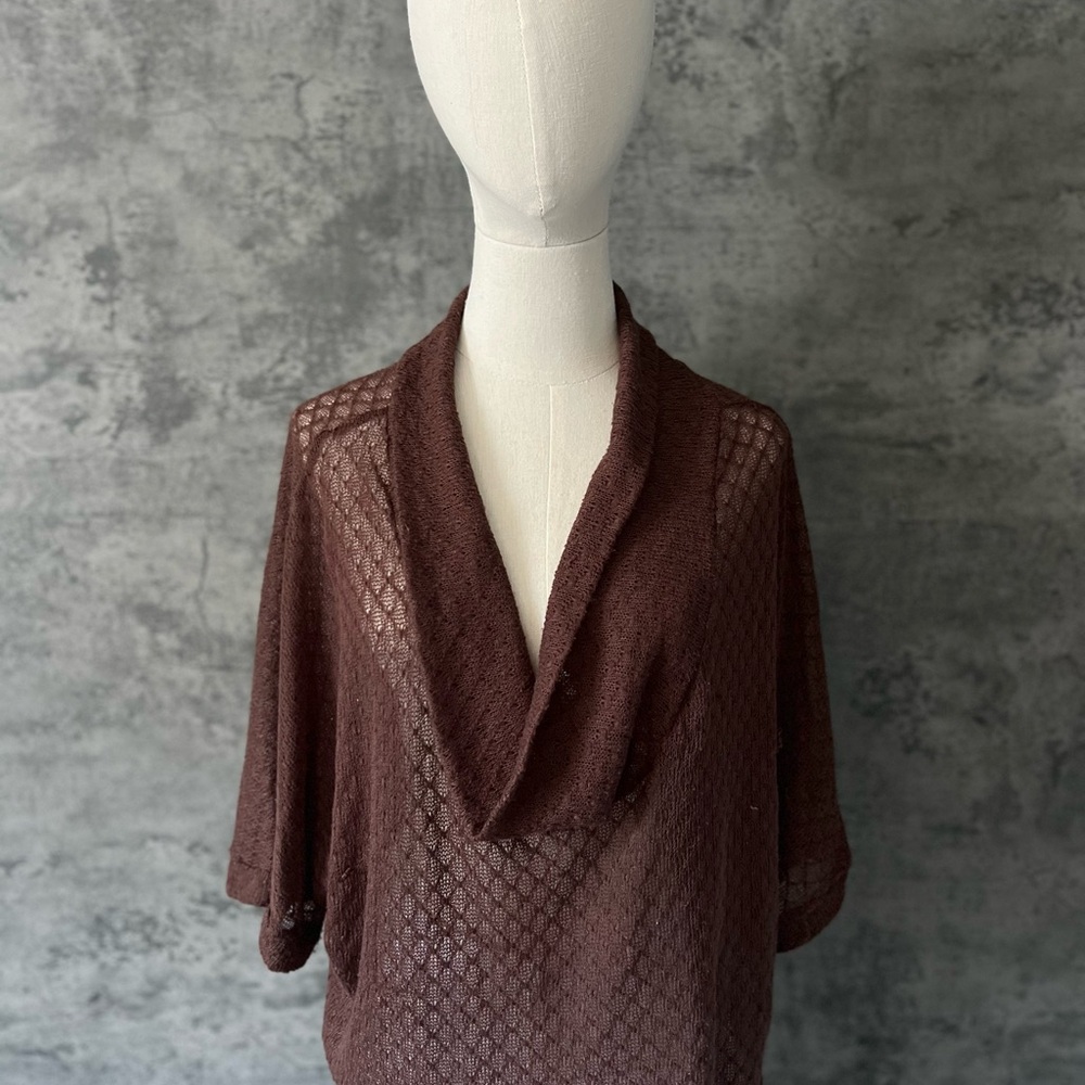 Discreet Brown Shrug with Textured Knit and Draped Collar